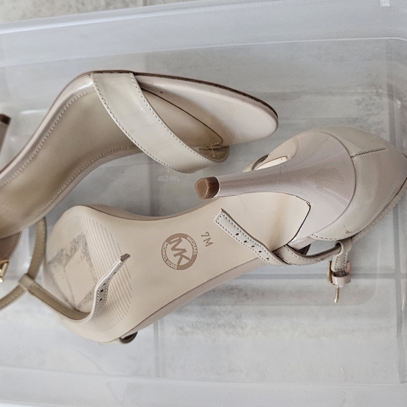 Michael Kors Cream and Tan Stiletto Heels ( Brand new) - Picture 1 of 2